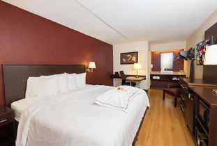 都柏林红顶Plus酒店 经济实惠，便捷无忧